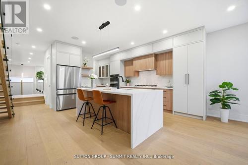 1228 Alexandra Avenue, Mississauga, ON - Indoor Photo Showing Kitchen With Upgraded Kitchen