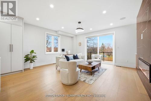 1228 Alexandra Avenue, Mississauga, ON - Indoor Photo Showing Living Room