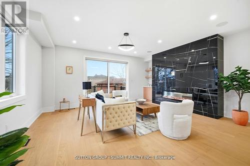 1228 Alexandra Avenue, Mississauga, ON - Indoor