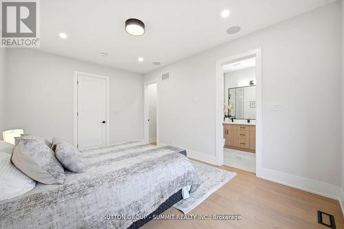 1228 Alexandra Avenue, Mississauga, ON - Indoor Photo Showing Bedroom
