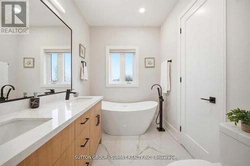 1228 Alexandra Avenue, Mississauga, ON - Indoor Photo Showing Bathroom