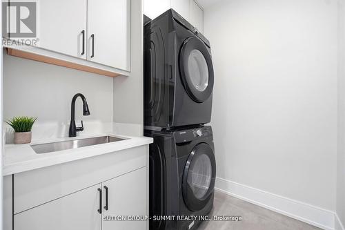 1228 Alexandra Avenue, Mississauga, ON - Indoor Photo Showing Laundry Room