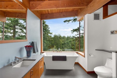 122 Jasper Rd, Salt Spring, BC 