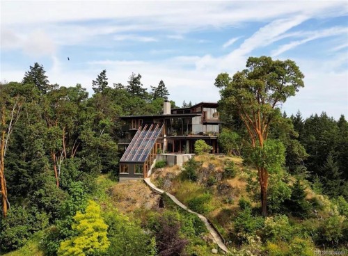 122 Jasper Rd, Salt Spring, BC 