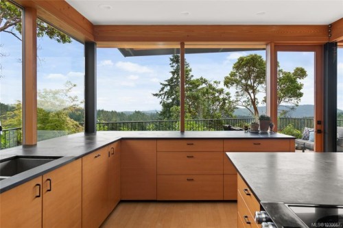 122 Jasper Rd, Salt Spring, BC 