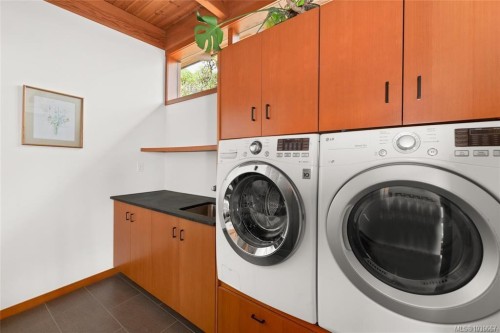 122 Jasper Rd, Salt Spring, BC 