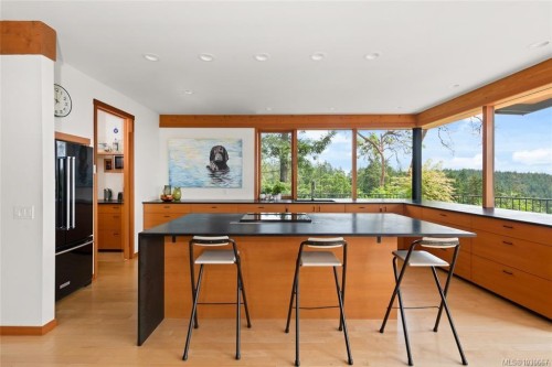 122 Jasper Rd, Salt Spring, BC 