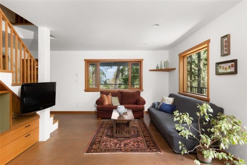 122 Jasper Rd, Salt Spring, BC 