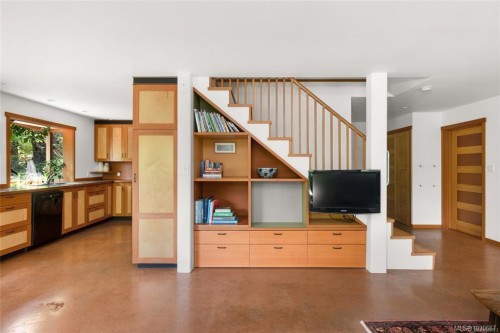 122 Jasper Rd, Salt Spring, BC 