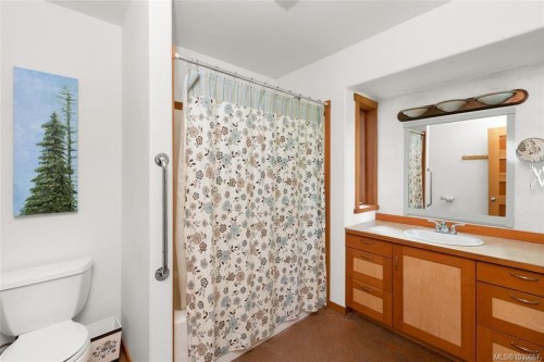 122 Jasper Rd, Salt Spring, BC 