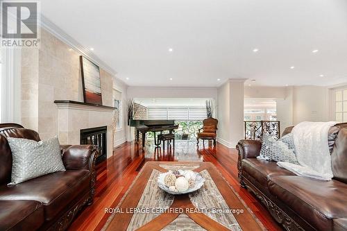2197 Courrier Lane, Mississauga, ON - Indoor Photo Showing Living Room