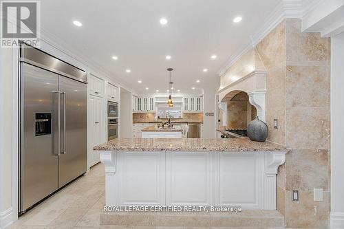 2197 Courrier Lane, Mississauga, ON - Indoor Photo Showing Kitchen With Upgraded Kitchen