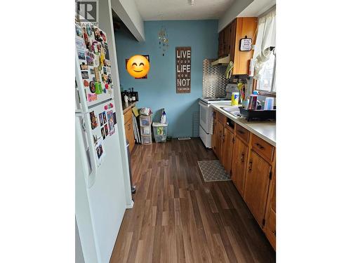 640 | 642 Courtenay Crescent Crescent, Kamloops, BC - Indoor Photo Showing Kitchen