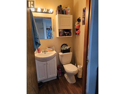 640 | 642 Courtenay Crescent Crescent, Kamloops, BC - Indoor Photo Showing Bathroom