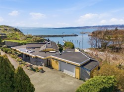 312 Clifton Terr Esquimalt, BC V9A 5X9