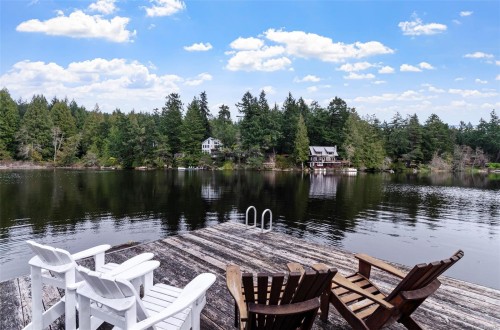 5230 Munn Rd, Highlands, BC 