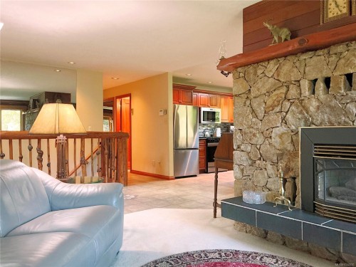 5230 Munn Rd, Highlands, BC 