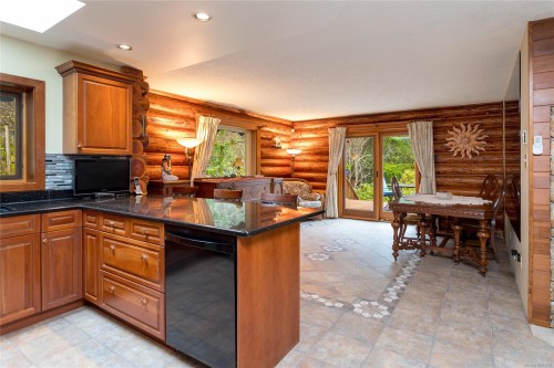 5230 Munn Rd, Highlands, BC 