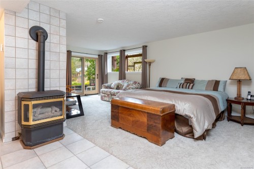 5230 Munn Rd, Highlands, BC 