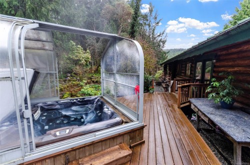 5230 Munn Rd, Highlands, BC 