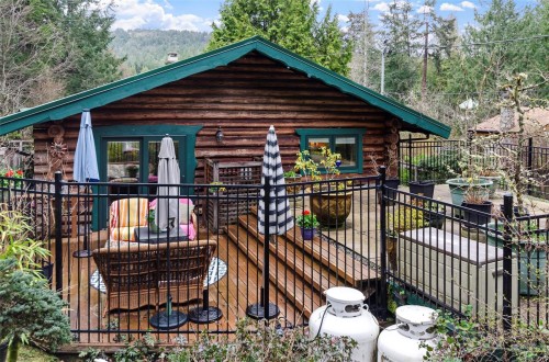 5230 Munn Rd, Highlands, BC 