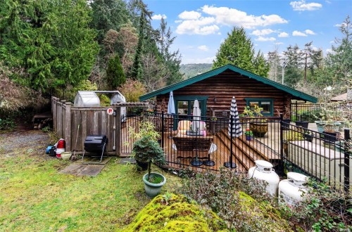 5230 Munn Rd, Highlands, BC 