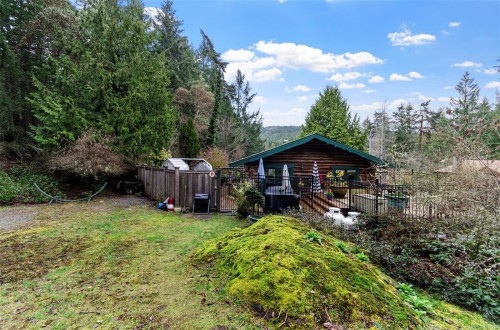 5230 Munn Rd, Highlands, BC 
