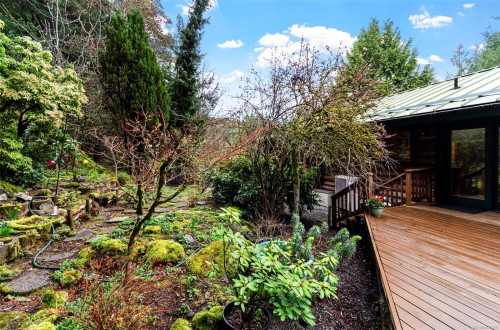 5230 Munn Rd, Highlands, BC 