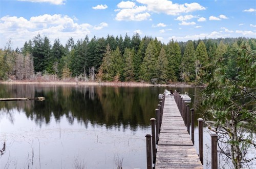 5230 Munn Rd, Highlands, BC 