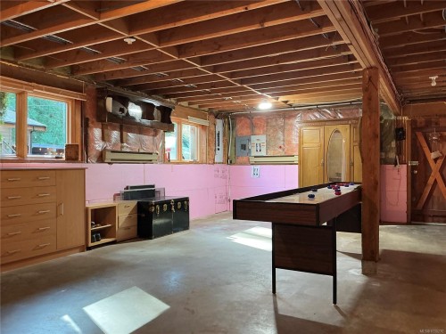 5230 Munn Rd, Highlands, BC 