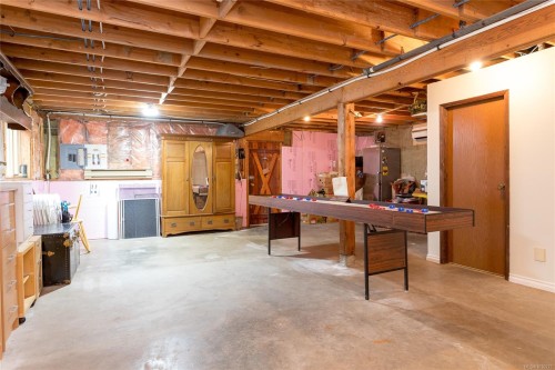 5230 Munn Rd, Highlands, BC 