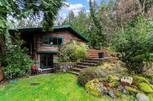 5230 Munn Rd, Highlands, BC 