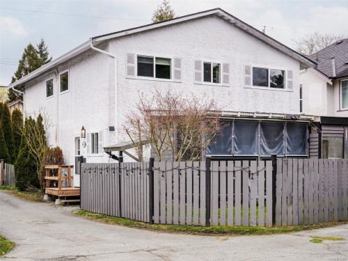 1119 Wychbury Ave  Esquimalt, BC V9A 5K9