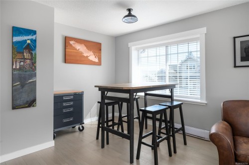 6-211 Second Ave West, Qualicum Beach, BC - Indoor Photo Showing Dining Room