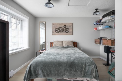 6-211 Second Ave West, Qualicum Beach, BC - Indoor Photo Showing Bedroom