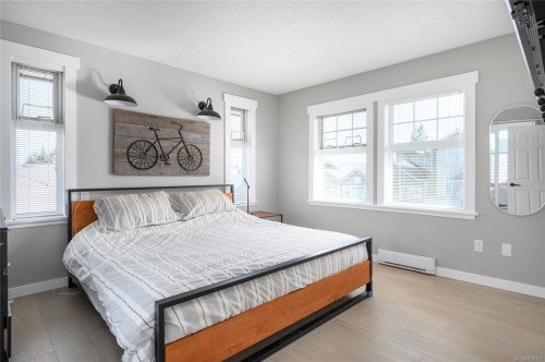 6-211 Second Ave West, Qualicum Beach, BC - Indoor Photo Showing Bedroom