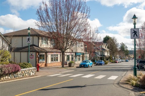 6-211 Second Ave West, Qualicum Beach, BC - Outdoor