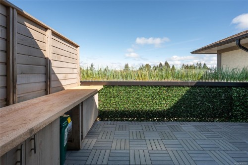 6-211 Second Ave West, Qualicum Beach, BC - Outdoor With Exterior