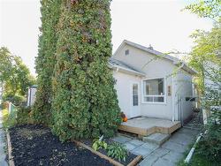 446 Martin AVE  Winnipeg, MB R2L 0C3