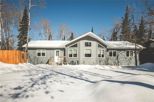 51 Burrows Rd, Pinawa, MB 