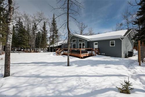 51 Burrows Rd, Pinawa, MB 