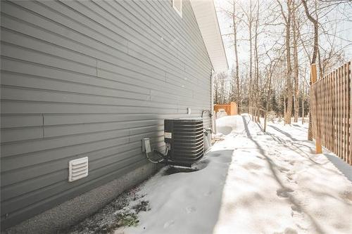 51 Burrows Rd, Pinawa, MB 