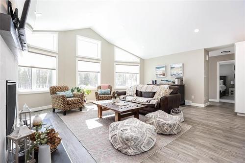 51 Burrows Rd, Pinawa, MB 