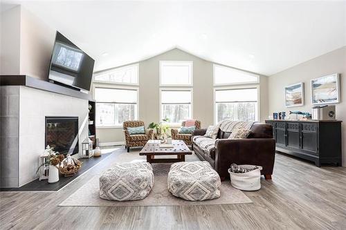 51 Burrows Rd, Pinawa, MB 