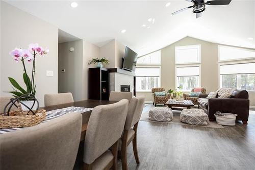 51 Burrows Rd, Pinawa, MB 