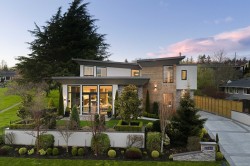 2324 Middowne Rd Oak Bay, BC V8R 3K5