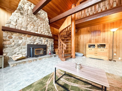 Salon - 21  - 23 Ch. Alban, La Pêche, QC - Indoor Photo Showing Living Room With Fireplace