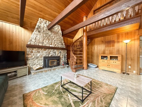 Salon - 21  - 23 Ch. Alban, La Pêche, QC - Indoor Photo Showing Living Room With Fireplace