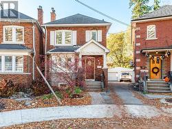 7 DUPLEX CRESCENT Toronto, ON M5P 1J1