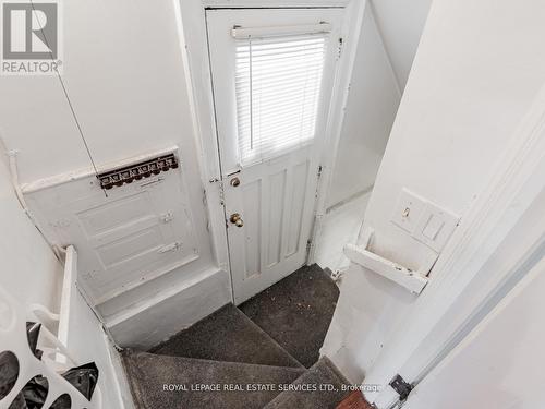 2nd separate side door to basement - 7 Duplex Crescent, Toronto, ON - Indoor Photo Showing Other Room